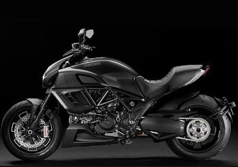 Ducati Diavel 1200 Dark (2012 - 13) (3)