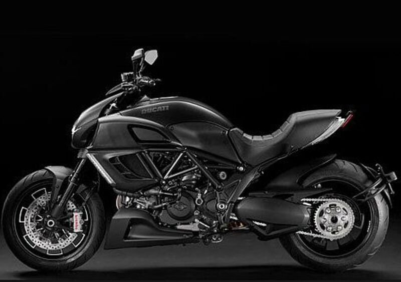 Ducati Diavel 1200 Diavel 1200 Dark (2012 - 13) (3)