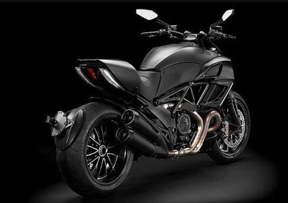 Ducati Diavel 1200 Dark (2012 - 13) (4)