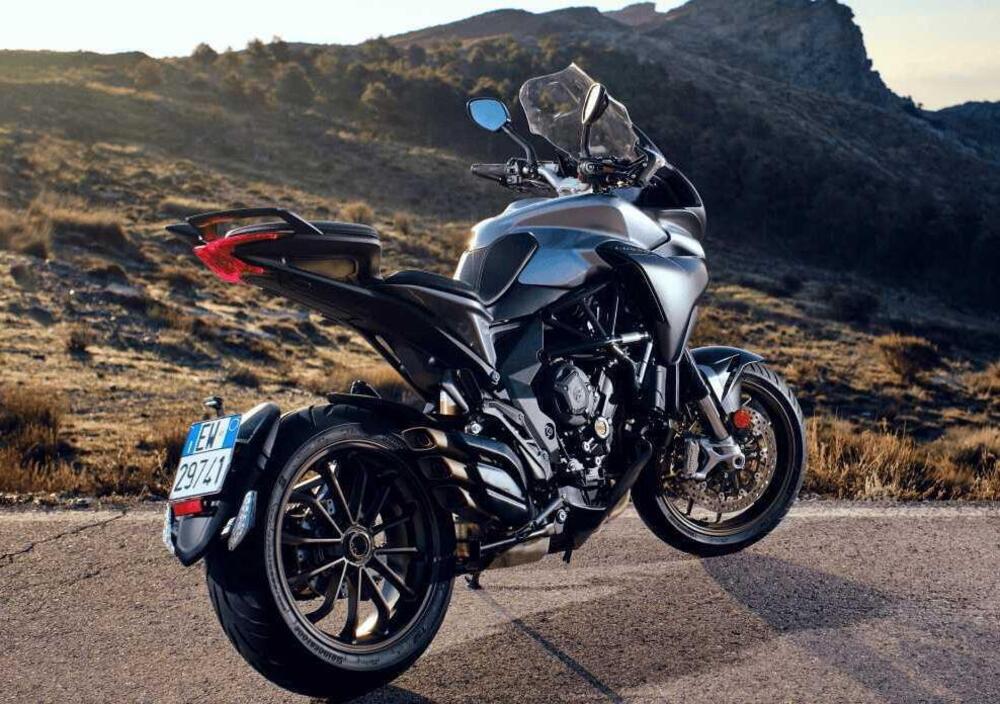 MV Agusta Turismo Veloce 800 Lusso (2021 - 23) (4)