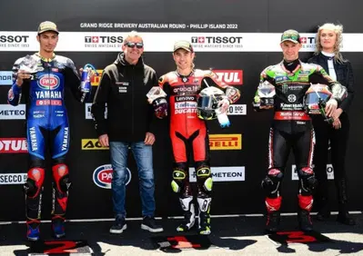 SBK 2022. GP d'Australia. Alvaro Bautista azzecca le gomme e vince la gara sprint!