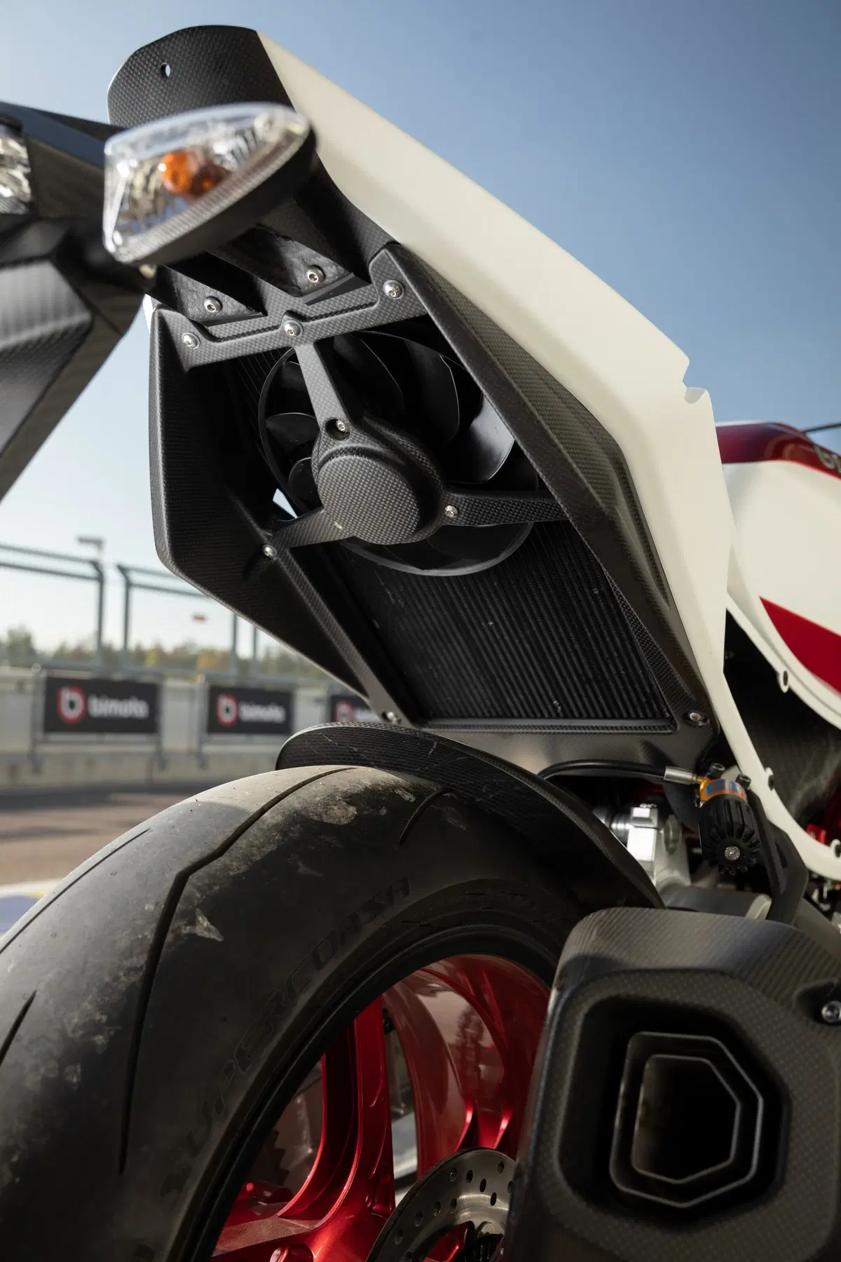 Bimota TESI H2 - KB4 distinguersi è il loro forte (10)