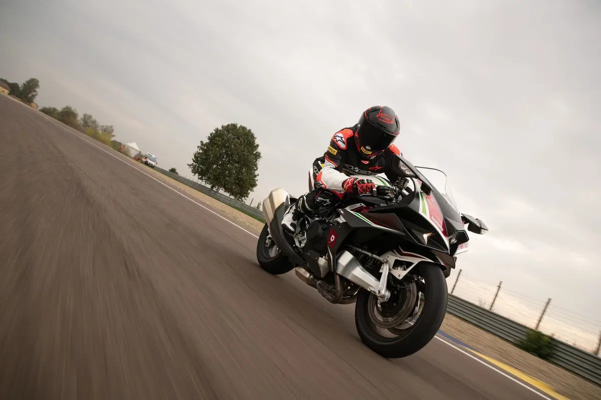 Bimota TESI H2 - KB4 distinguersi è il loro forte (2)