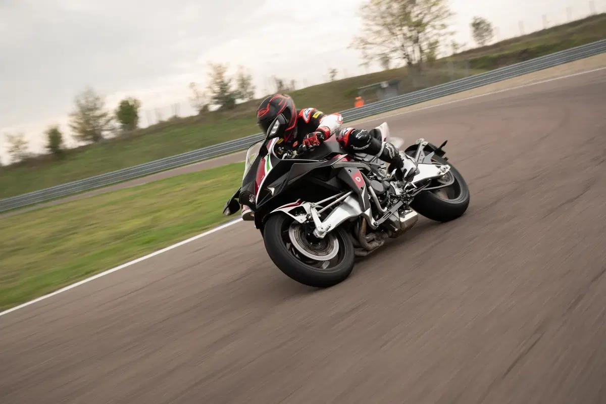 Bimota TESI H2 - KB4 distinguersi è il loro forte (3)