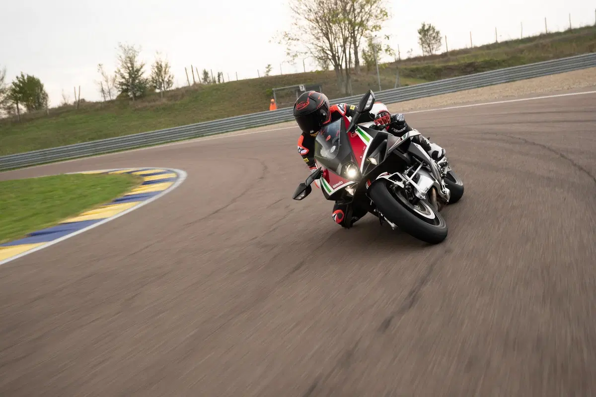 Bimota TESI H2 - KB4 distinguersi è il loro forte (8)