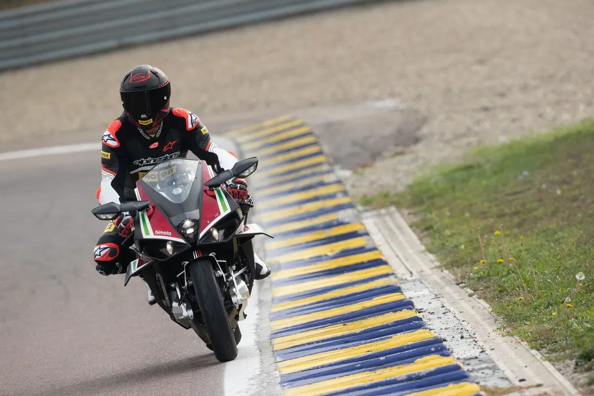 Bimota TESI H2 - KB4 distinguersi è il loro forte (6)