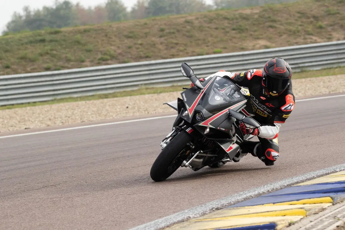 Bimota TESI H2 - KB4 distinguersi è il loro forte (7)