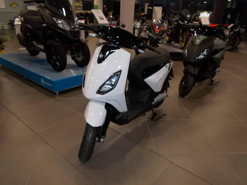 Piaggio 1 Active PMP (2022 - 23)