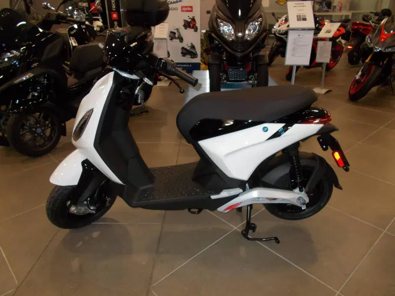 Piaggio 1 Active PMP (2022 - 23) (3)