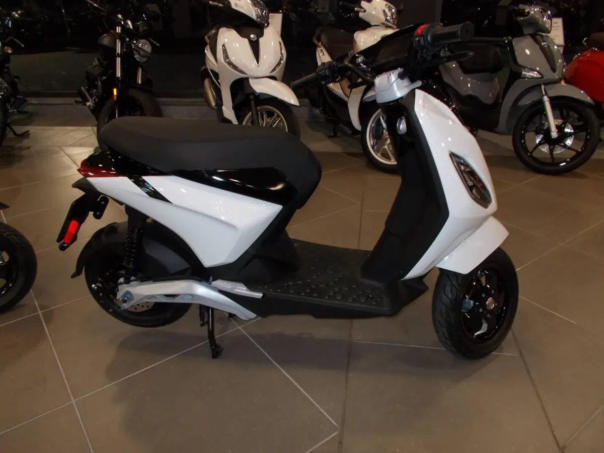 Piaggio 1 Active PMP (2022 - 23) (4)