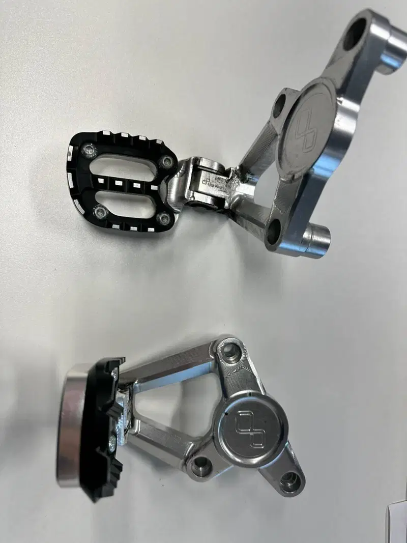 PEDANE OFF ROAD Lightech (2)