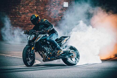 KTM aggiorna così la 790 Duke e la serie RC e Duke 2023 (6)