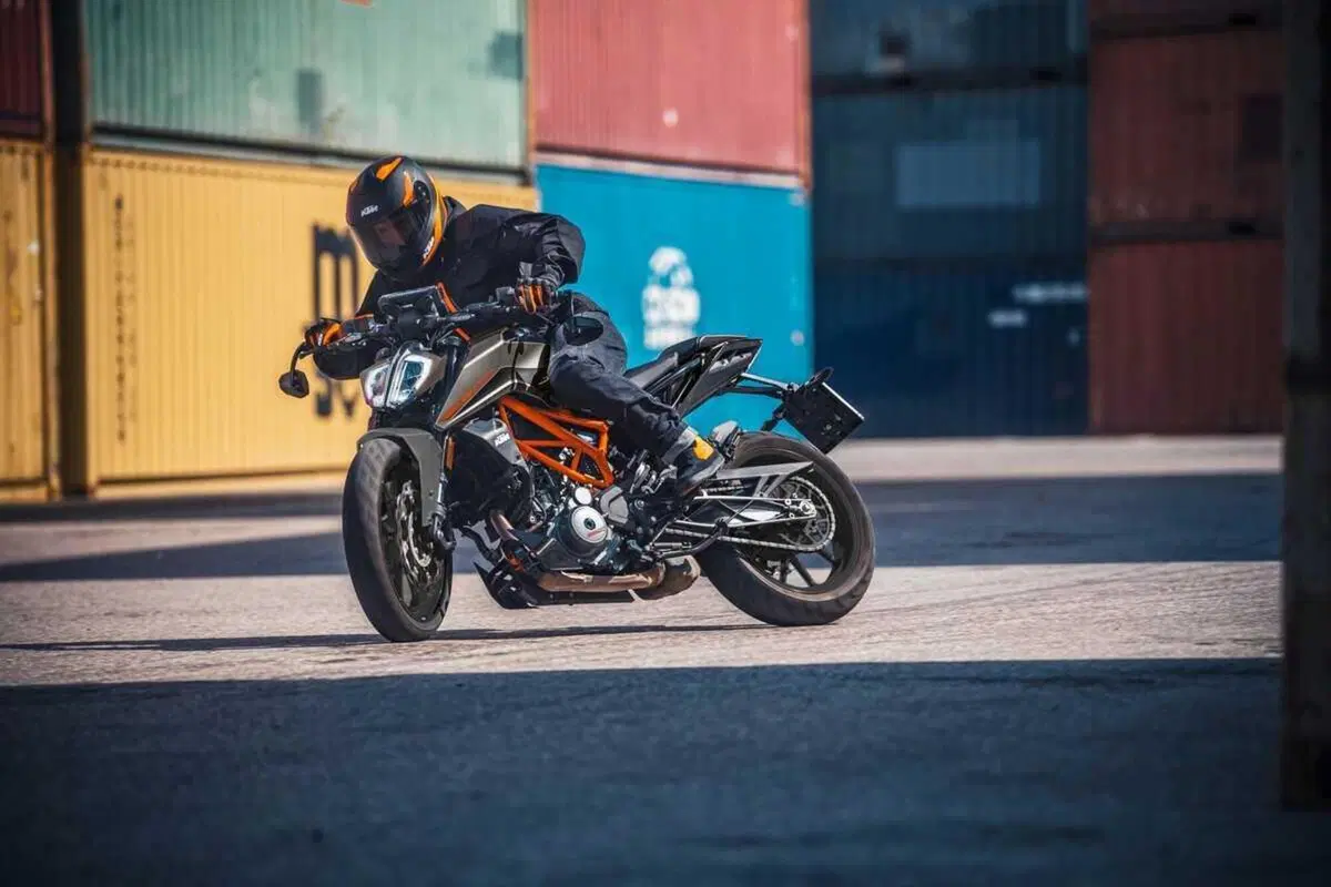 KTM aggiorna così la 790 Duke e la serie RC e Duke 2023 (13)