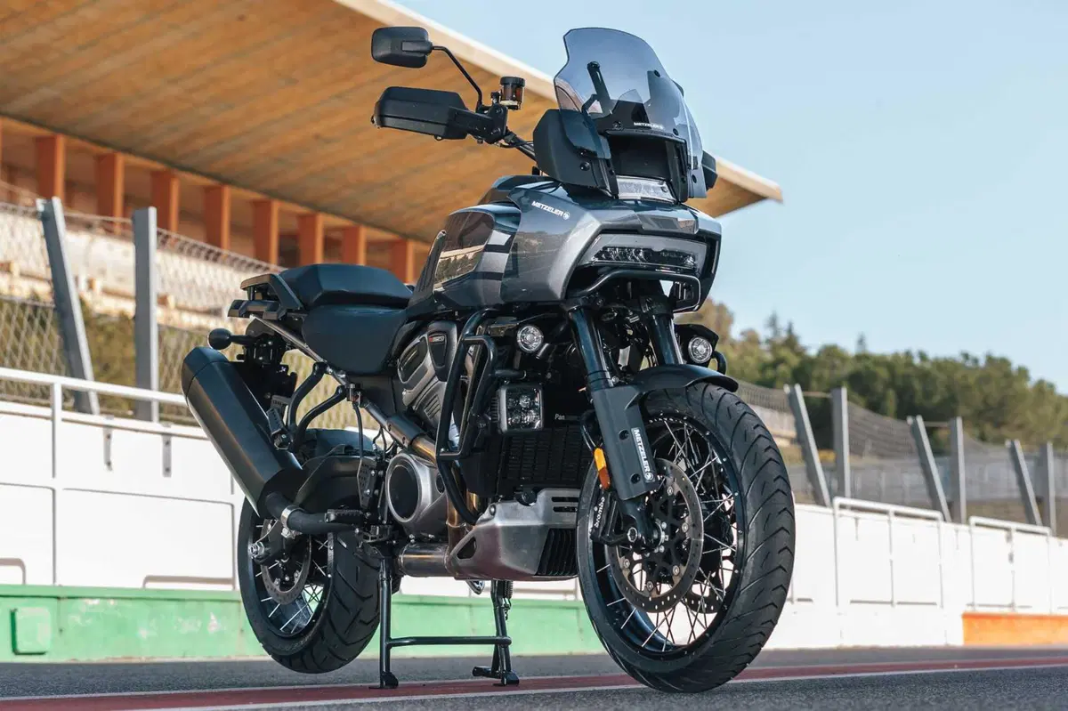 MAXI ENDURO in pista a 200 km/h! Chi vince tra BMW, DUCATI, HARLEY-DAVIDSON, KTM? (12)