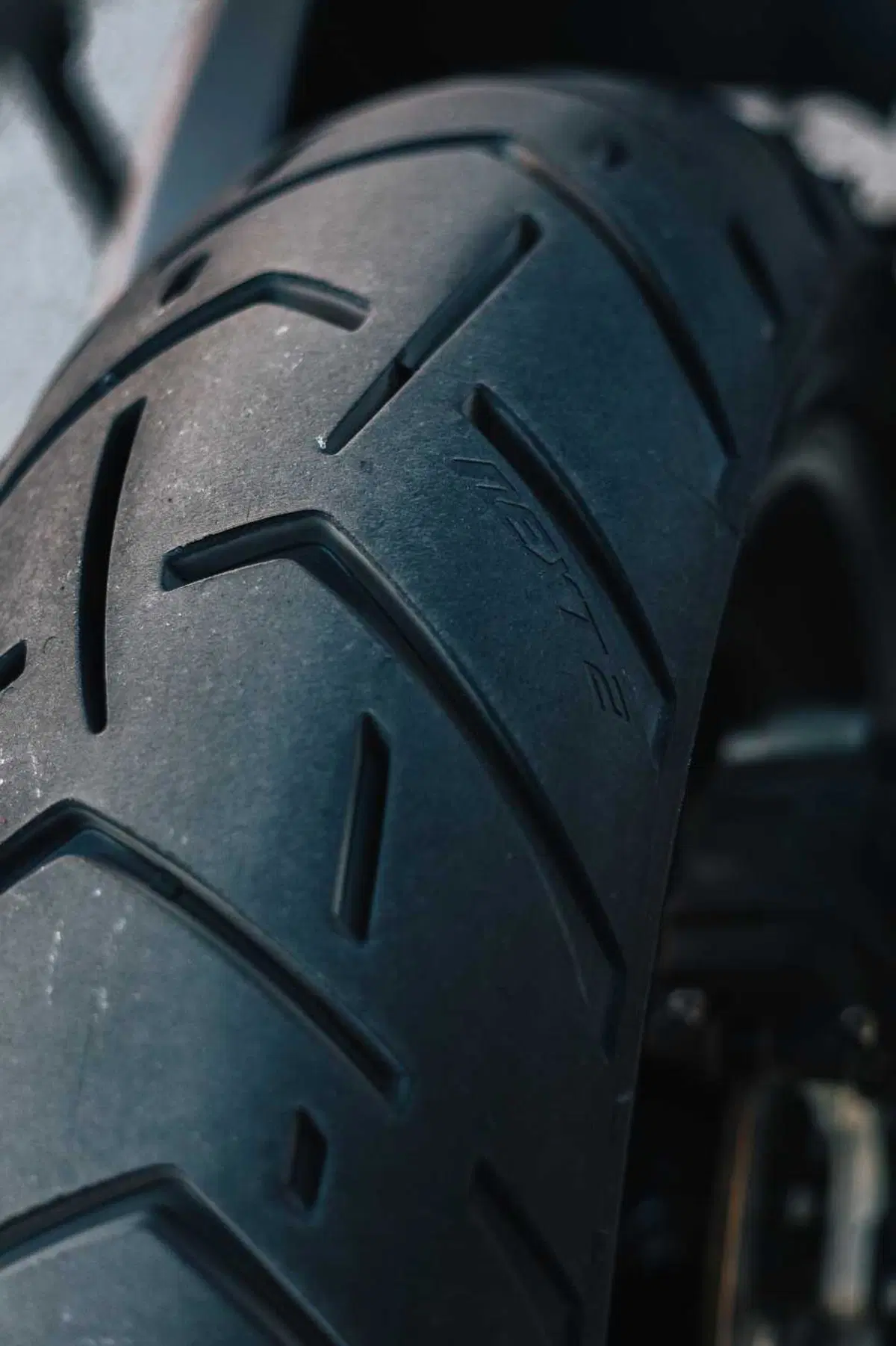 MAXI ENDURO in pista a 200 km/h! Chi vince tra BMW, DUCATI, HARLEY-DAVIDSON, KTM? (10)
