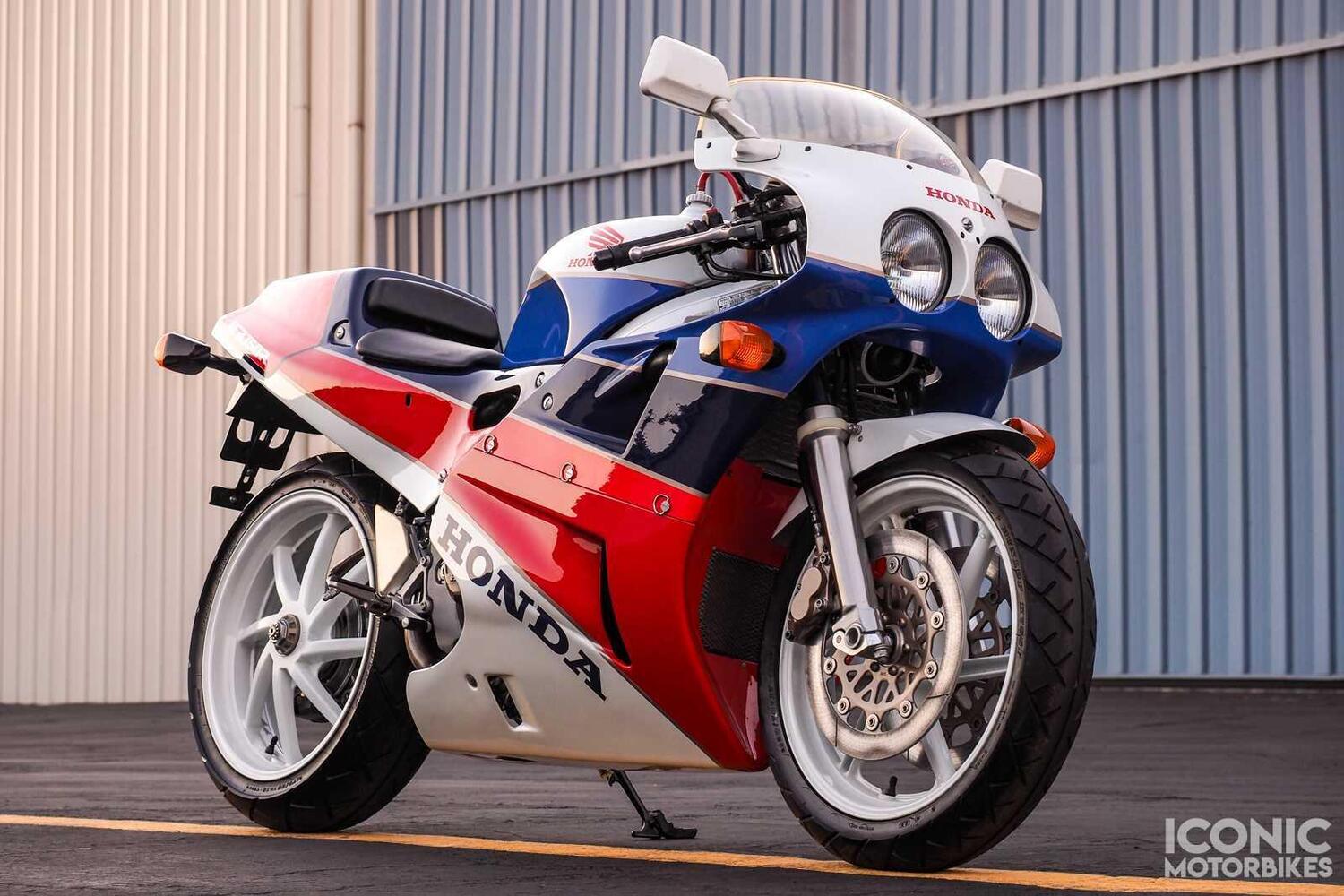 Una Honda RC30 nuova è in vendita. Solo per due giorni ancora però