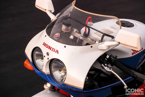 Una Honda RC30 nuova è in vendita. Solo per due giorni ancora però (4)