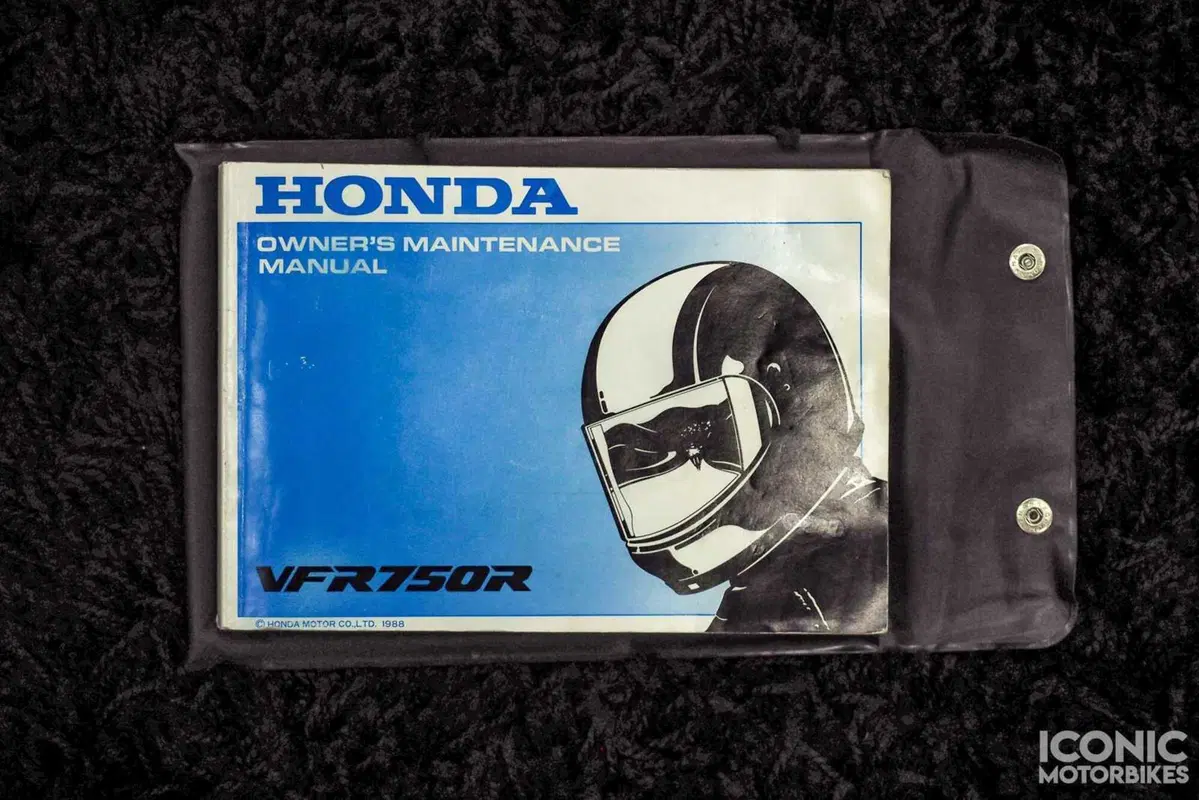 Una Honda RC30 nuova è in vendita. Solo per due giorni ancora però (20)