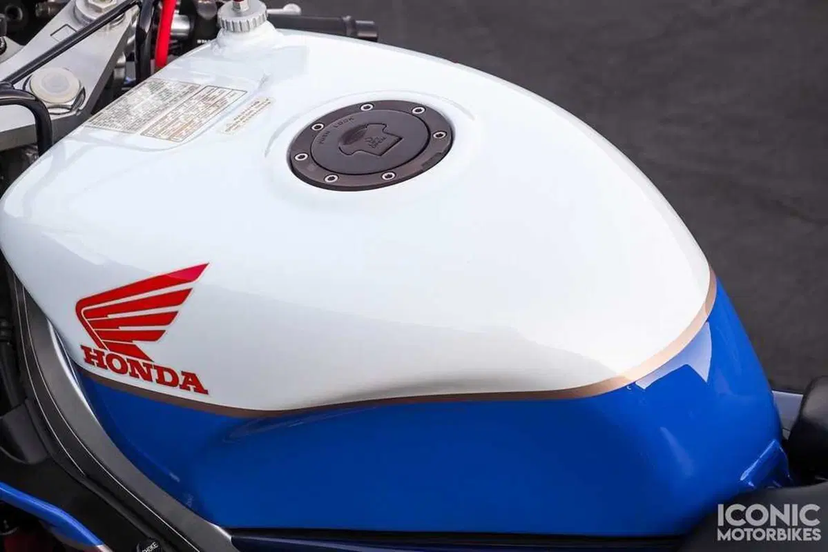 Una Honda RC30 nuova è in vendita. Solo per due giorni ancora però (11)