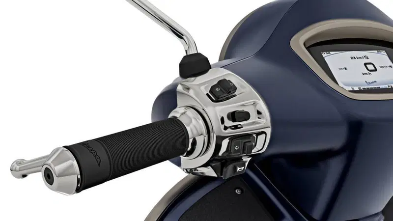Vespa GTS 300 Super Tech (2023 - 24) (2)