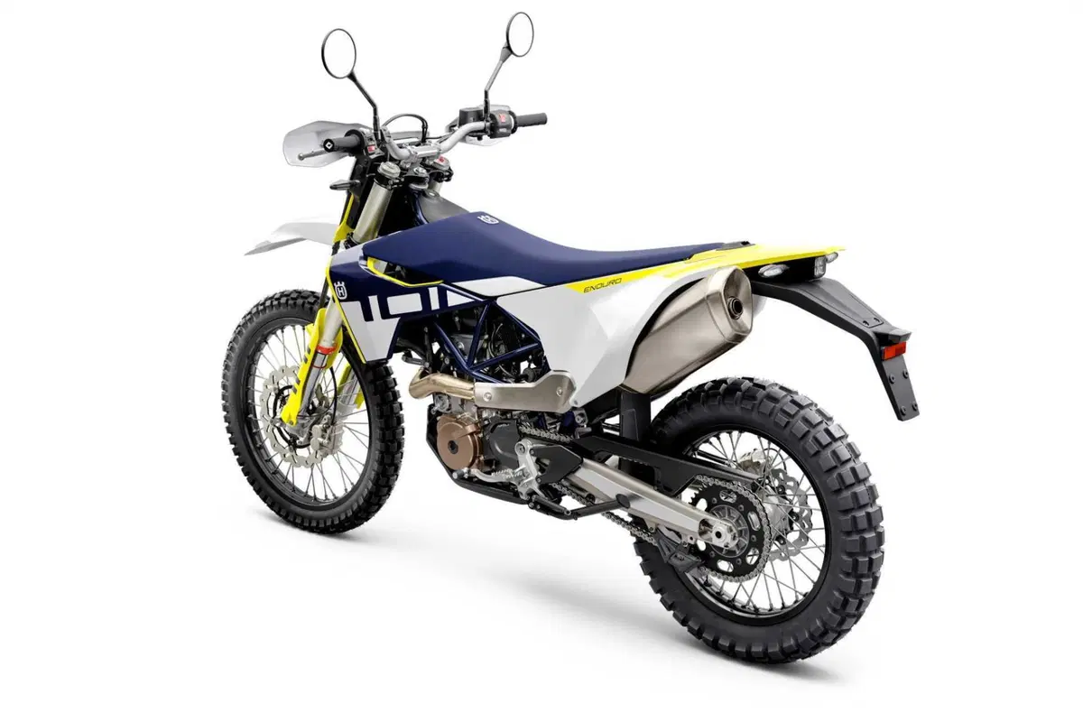Ritocchi per le Husqvarna 701 Enduro e 701 Supermoto 2023 (14)