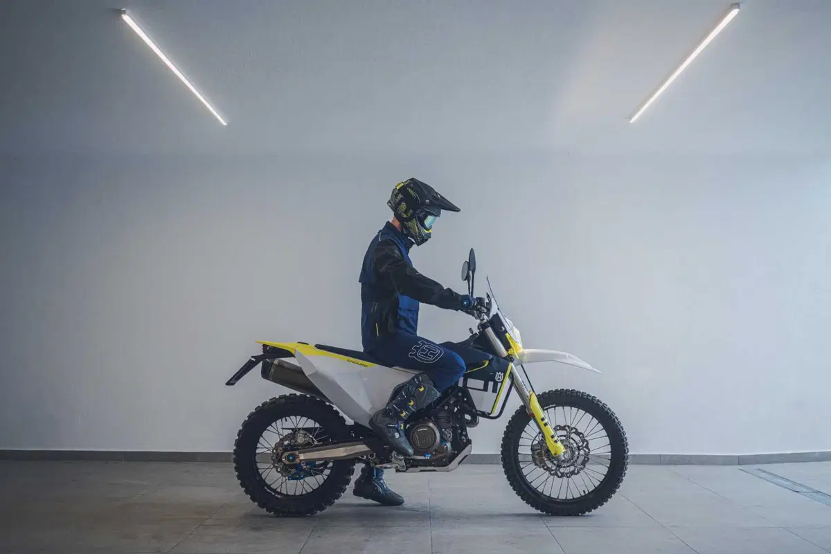 Ritocchi per le Husqvarna 701 Enduro e 701 Supermoto 2023 (16)