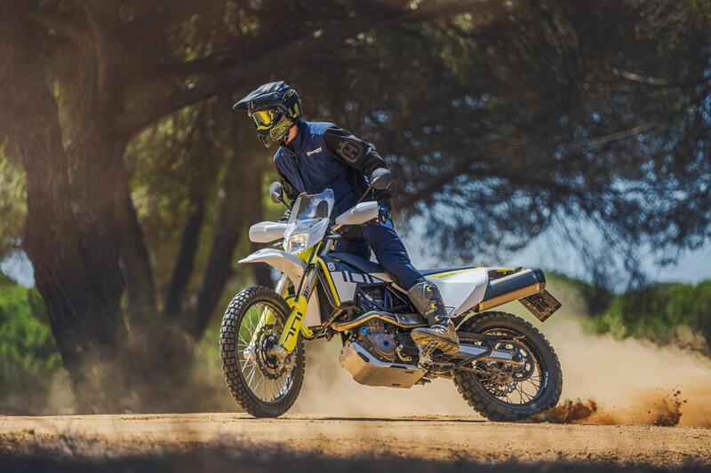 Ritocchi per le Husqvarna 701 Enduro e 701 Supermoto 2023