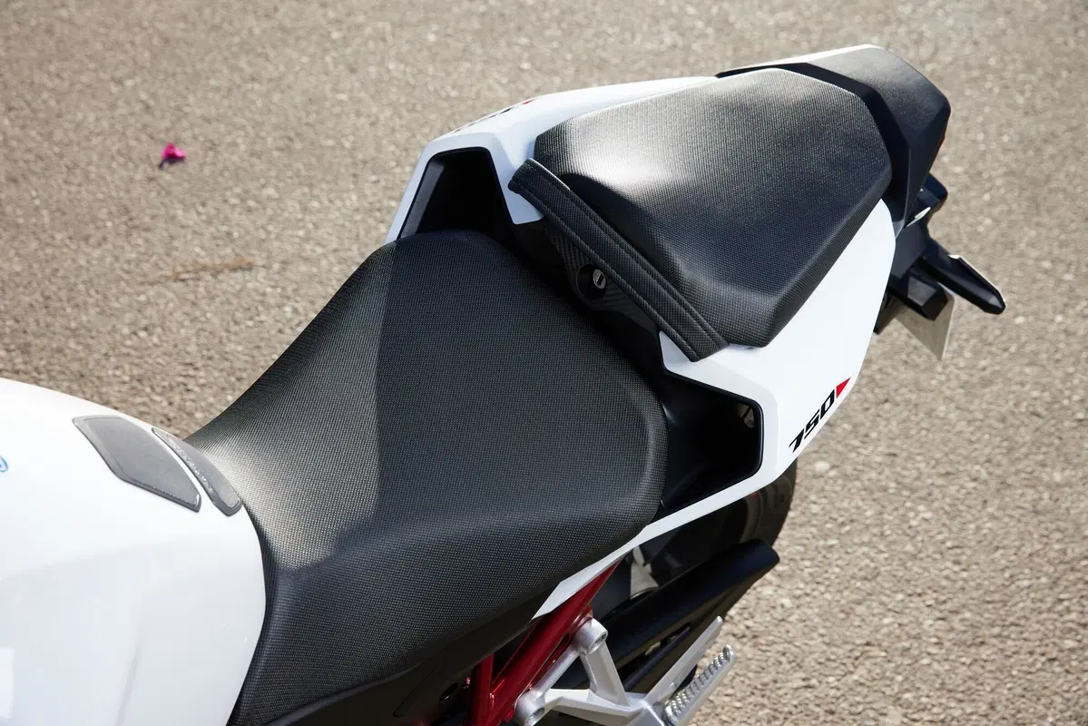 Honda CB 750 Hornet (8)