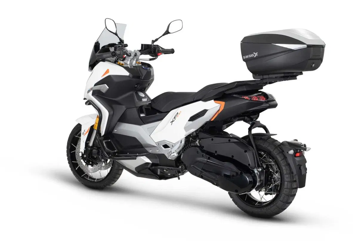 XP400, il nuovo scooter adventure sport di Peugeot. Allure e GT (6)
