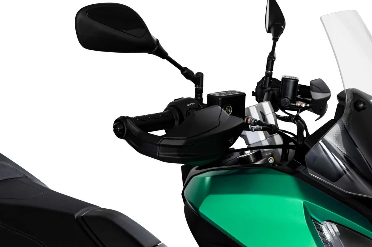 XP400, il nuovo scooter adventure sport di Peugeot. Allure e GT (19)
