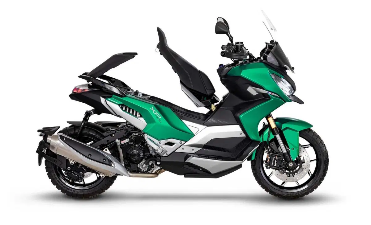 XP400, il nuovo scooter adventure sport di Peugeot. Allure e GT (17)