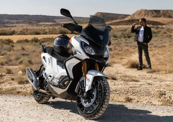 XP400, il nuovo scooter adventure sport di Peugeot. Allure e GT