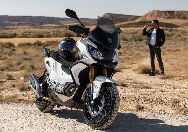 XP400, il nuovo scooter adventure sport di Peugeot. Allure e GT