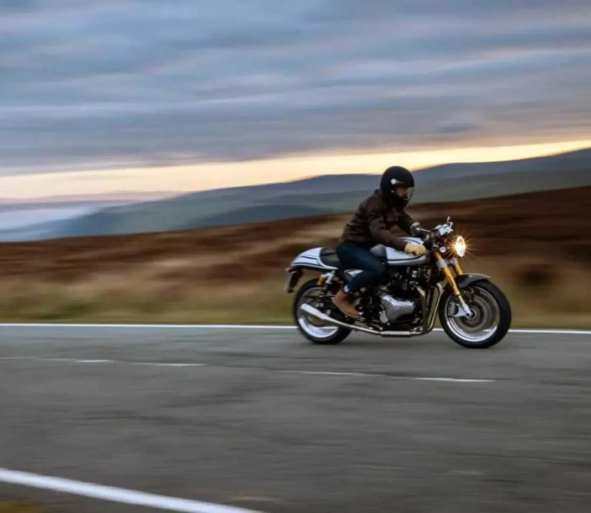 Norton Commando 961 SP e CR 2023: fascino heritage (13)