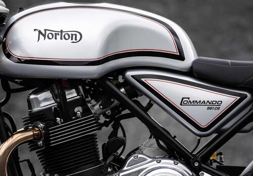 Norton Commando 961 SP e CR 2023: fascino heritage (6)