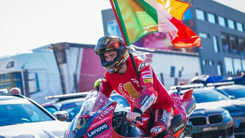 MotoGP 2022. Pecco Bagnaia parla della rimonta e di Fabio Quartararo: "Forse &egrave; stato troppo in difesa" [VIDEO]