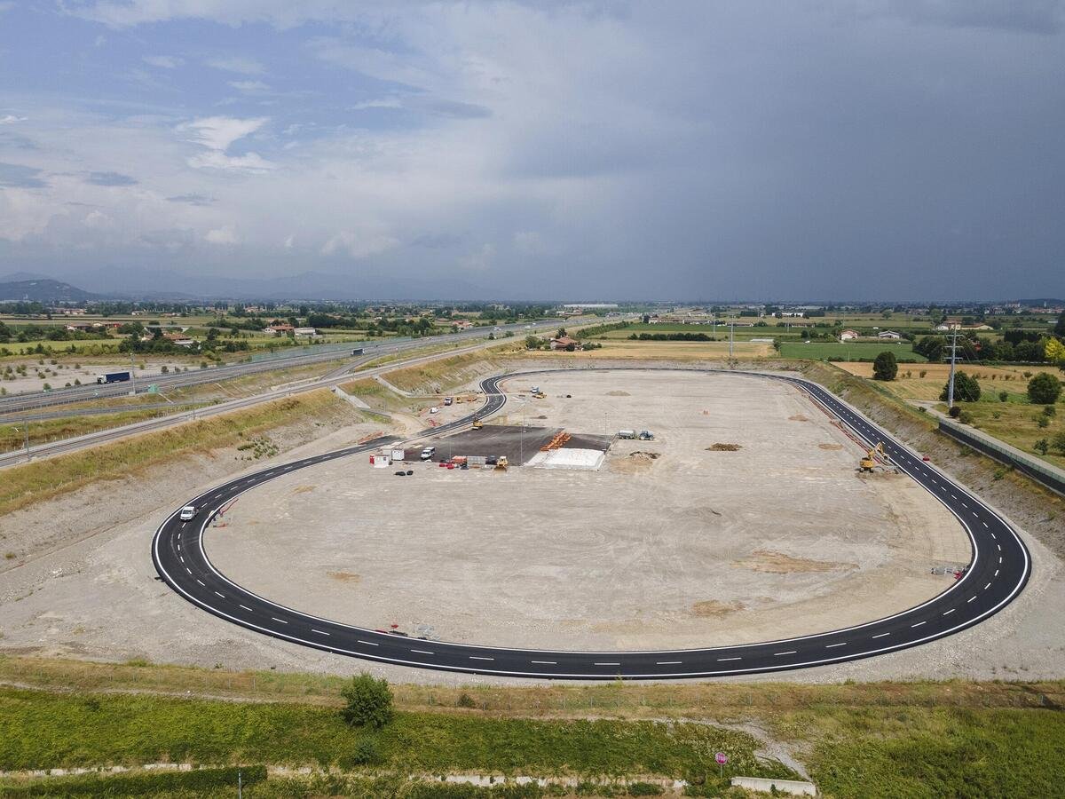 Autopistas italianas a la vanguardia de las tecnologías de asfalto verde y carga inductiva – Noticias