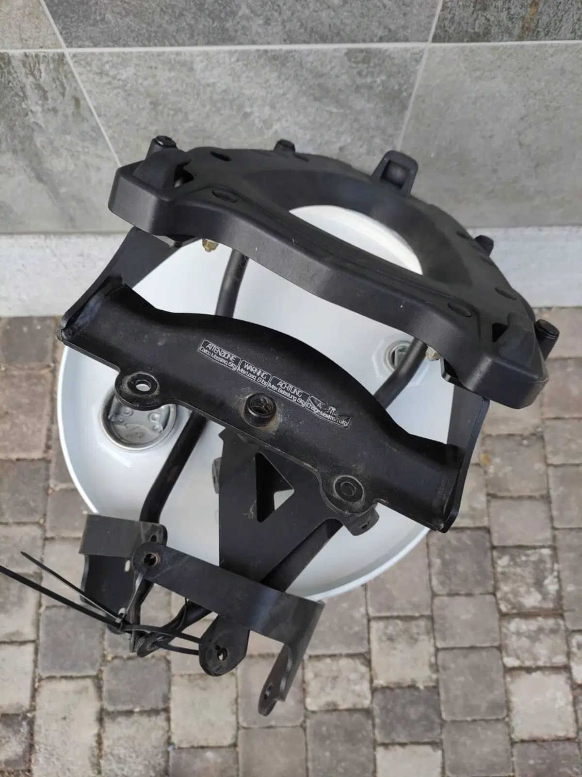 PIASTRA PORTAPACCHI GIVI MONOKEY X SUZUKI GSR 600 (2)
