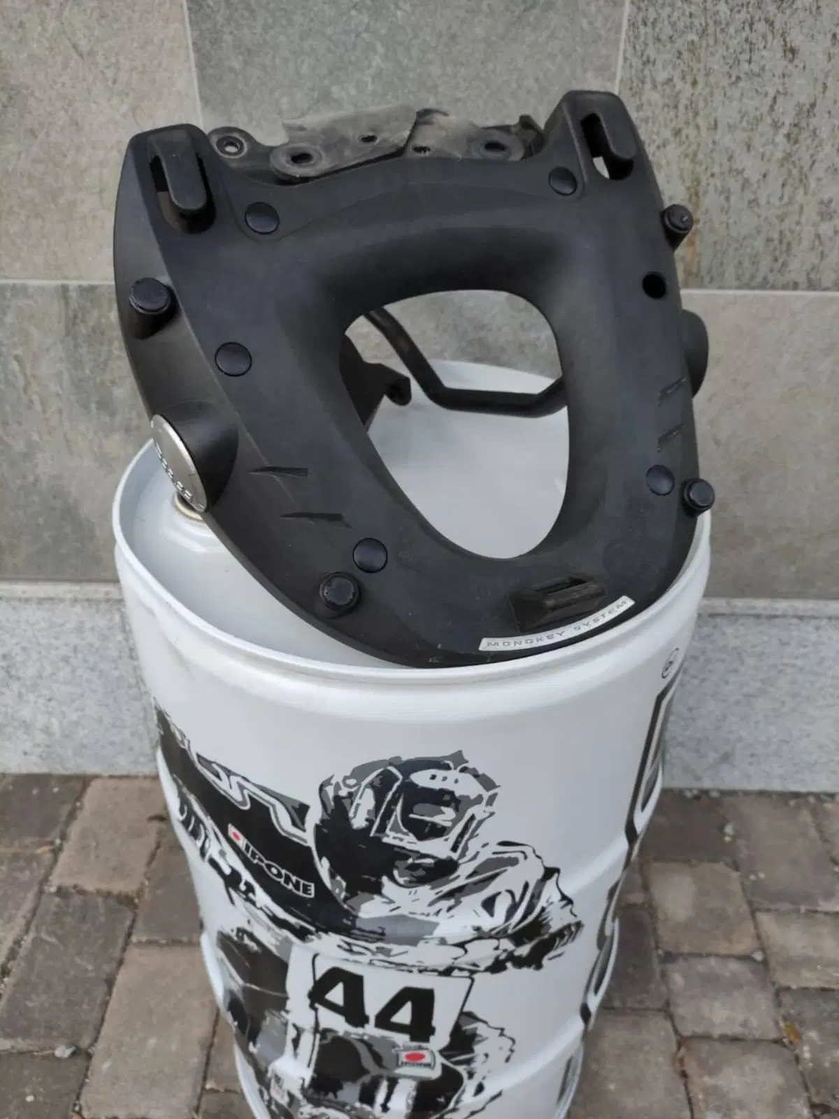 PIASTRA PORTAPACCHI GIVI MONOKEY X SUZUKI GSR 600 (4)
