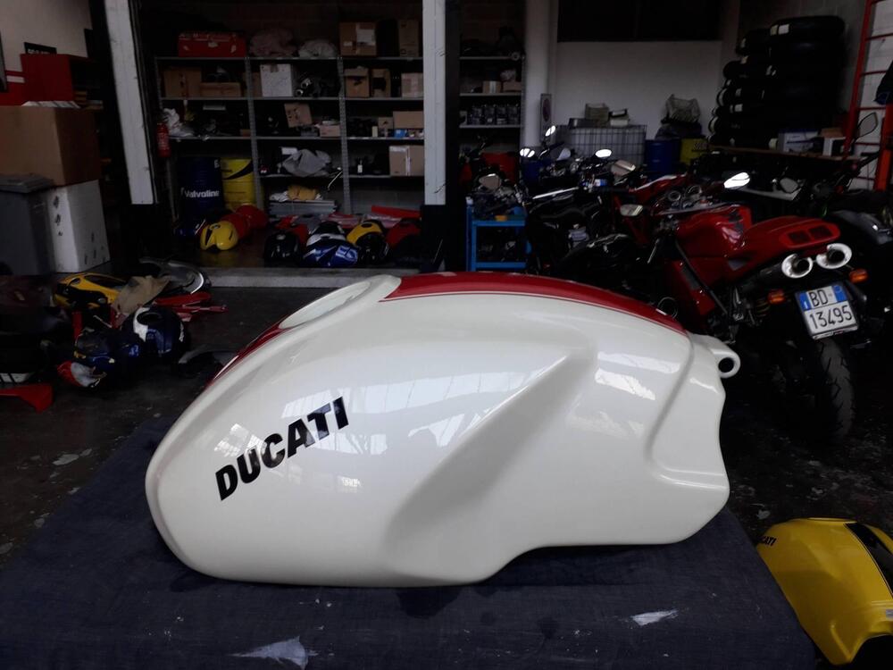 Serbatoio Ducati Monster S4RS perlwhite-red (3)