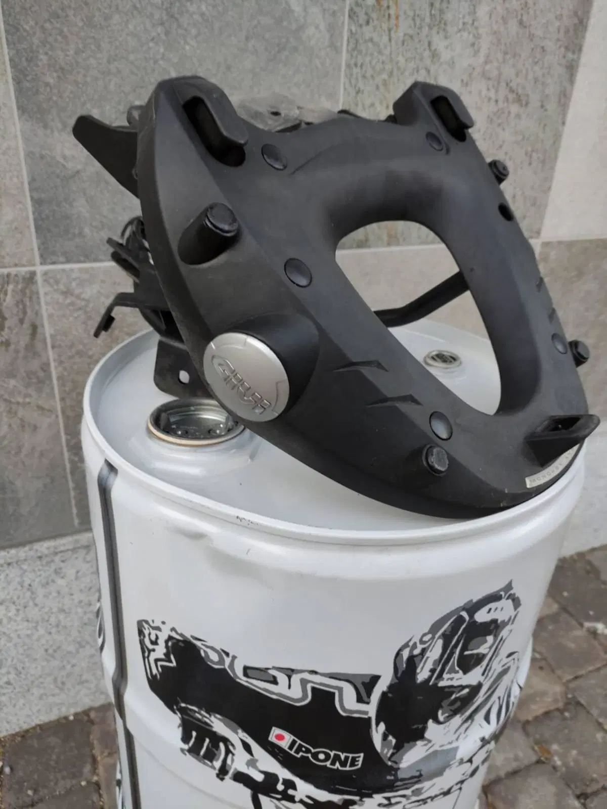 PIASTRA PORTABAULETTO GIVI PER SUZUKI GSR 600 (3)