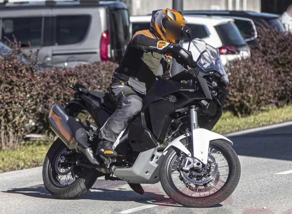 Spunta anche la nuova KTM 1290 Super Adventure R [Foto Spia] (3)