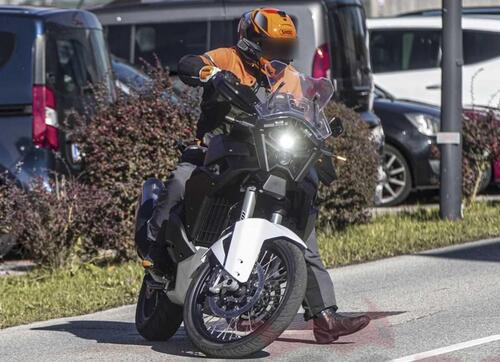 Spunta anche la nuova KTM 1290 Super Adventure R [Foto Spia] (2)