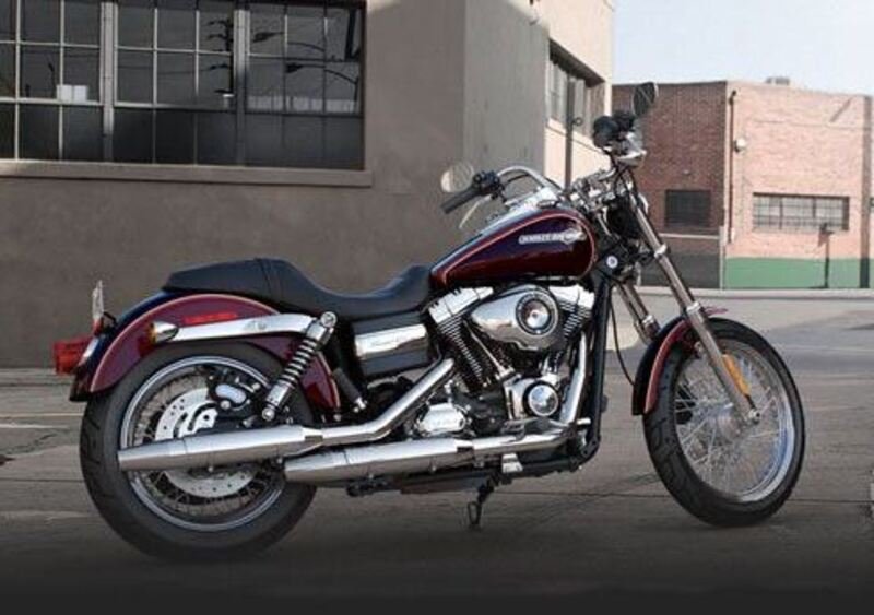 Harley-Davidson Dyna 1690 Super Glide Custom (2014) - FXDC (2)