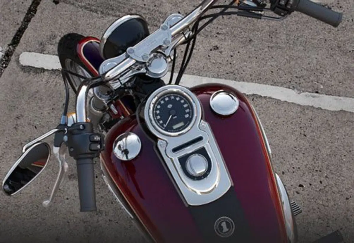 Harley-Davidson Dyna 1690 Super Glide Custom (2014) - FXDC (11)