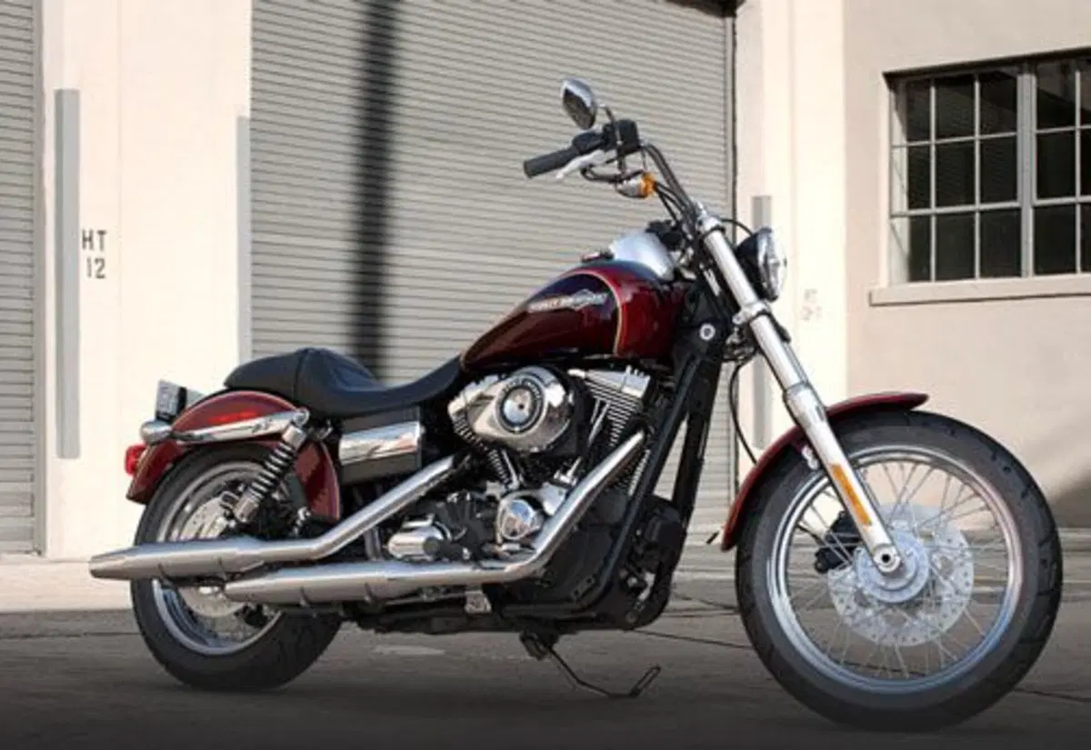 Harley-Davidson Dyna 1690 Super Glide Custom (2014) - FXDC (12)