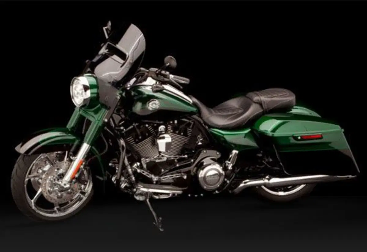 Harley-Davidson CVO - Custom Vehicle Operations 1800 Road King (2014) - FLHRSE (4)