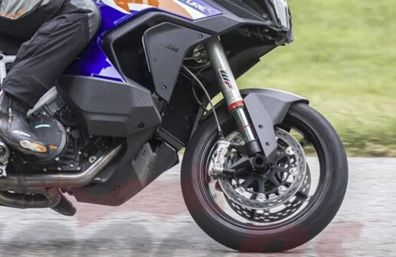 Cerchio da 17" e pinze Brembo Stylema