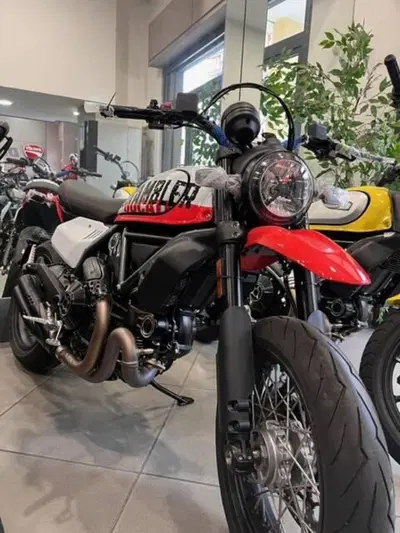 Ducati Scrambler 800 Urban Motard (2022) nuova