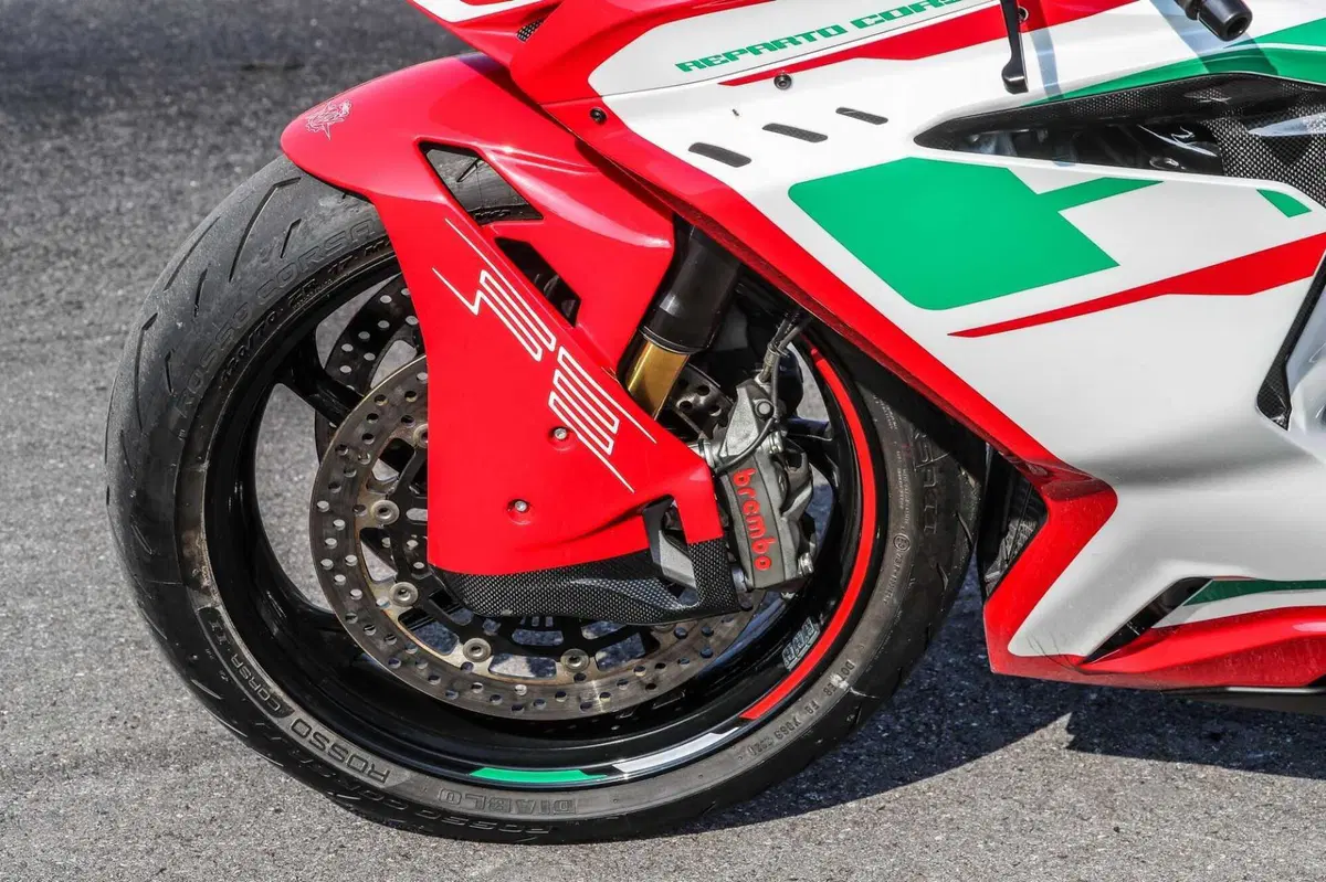 MV F3 RC vs Ducati Panigale V2  Bayliss (3)
